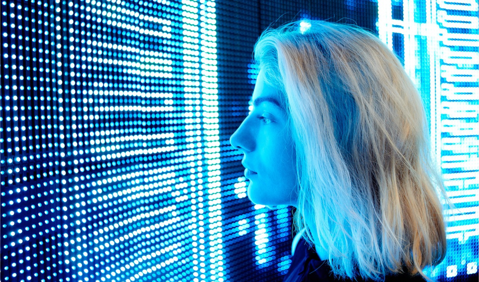 Pantalla LED en avenida de Ciudad de México