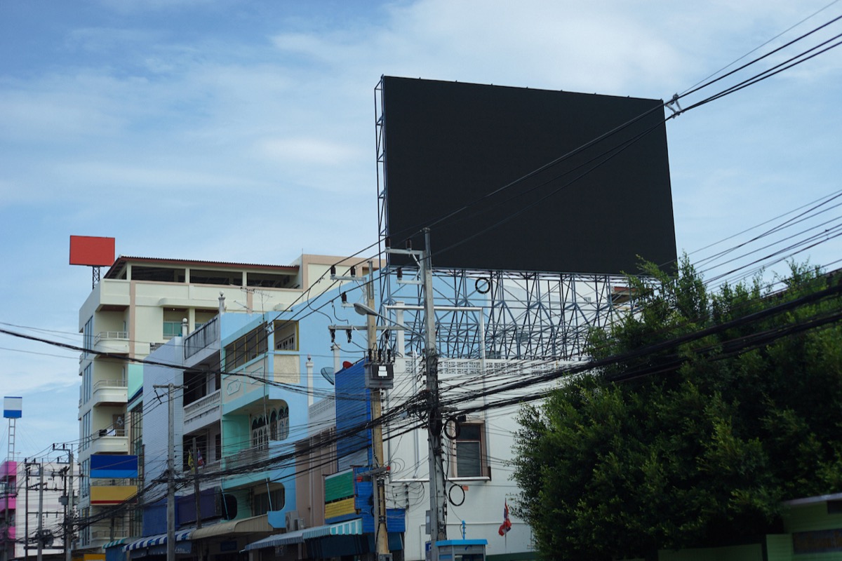 Pantlla gigante led en ciudad para publicidad