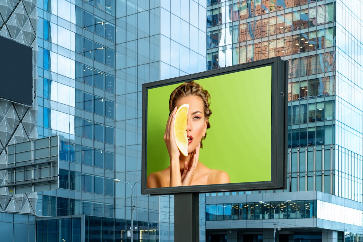 Pantalla gigante led publicitaria en edificios