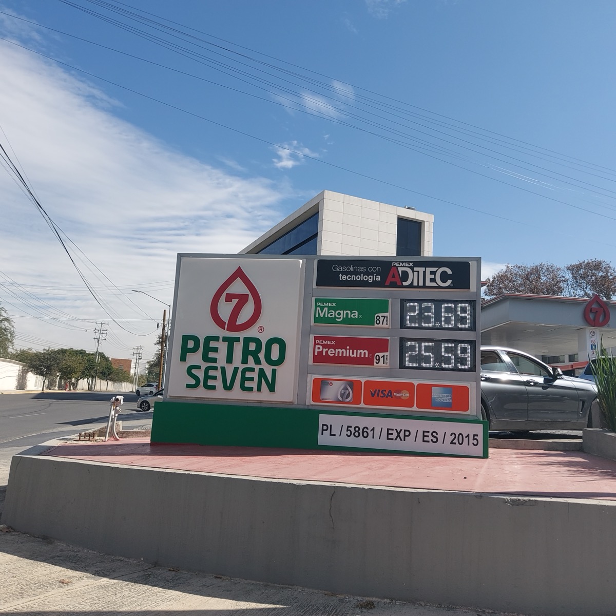 Preciador para gasolinera LED doble cara de piso